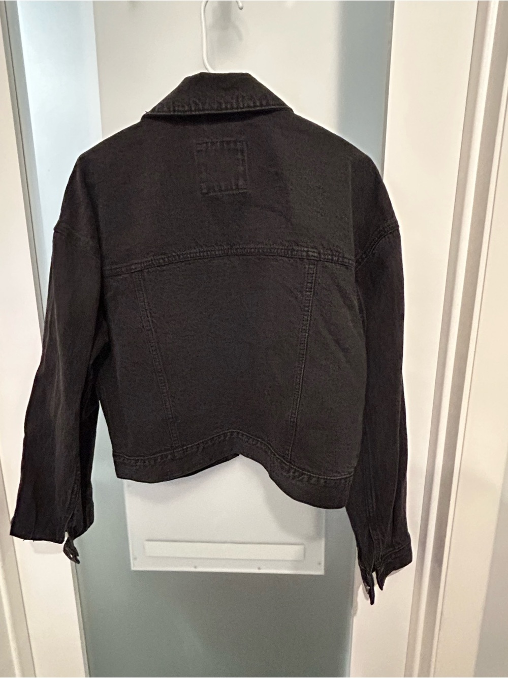 Abercrombie & Fitch Black Cropped Denim Jacket - Picture 5 of 7